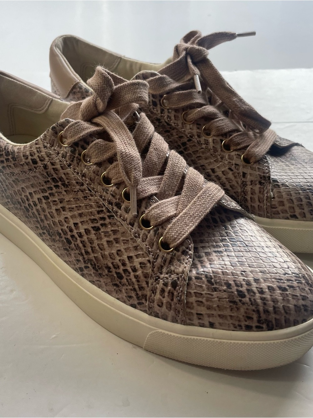 Sam Edelman Ethyl Snake Print Lace Up Low Top Sneakers Tan Beige Size 7.5M
